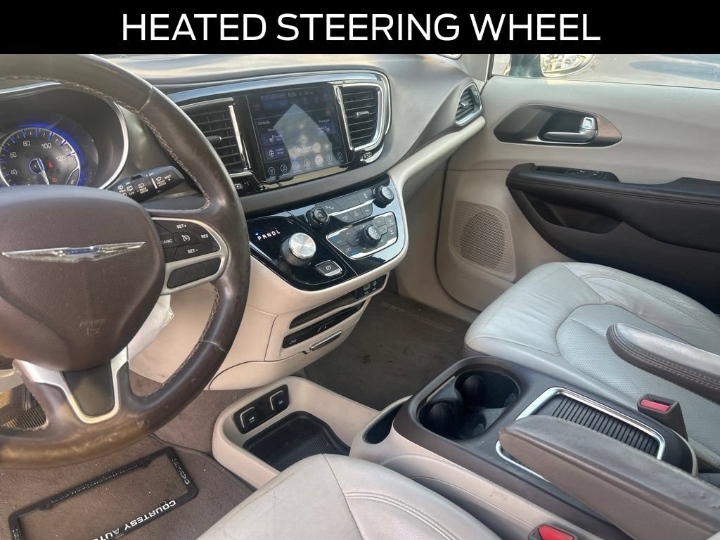 Used 2017 Chrysler Pacifica Touring-L Plus FWD image 17