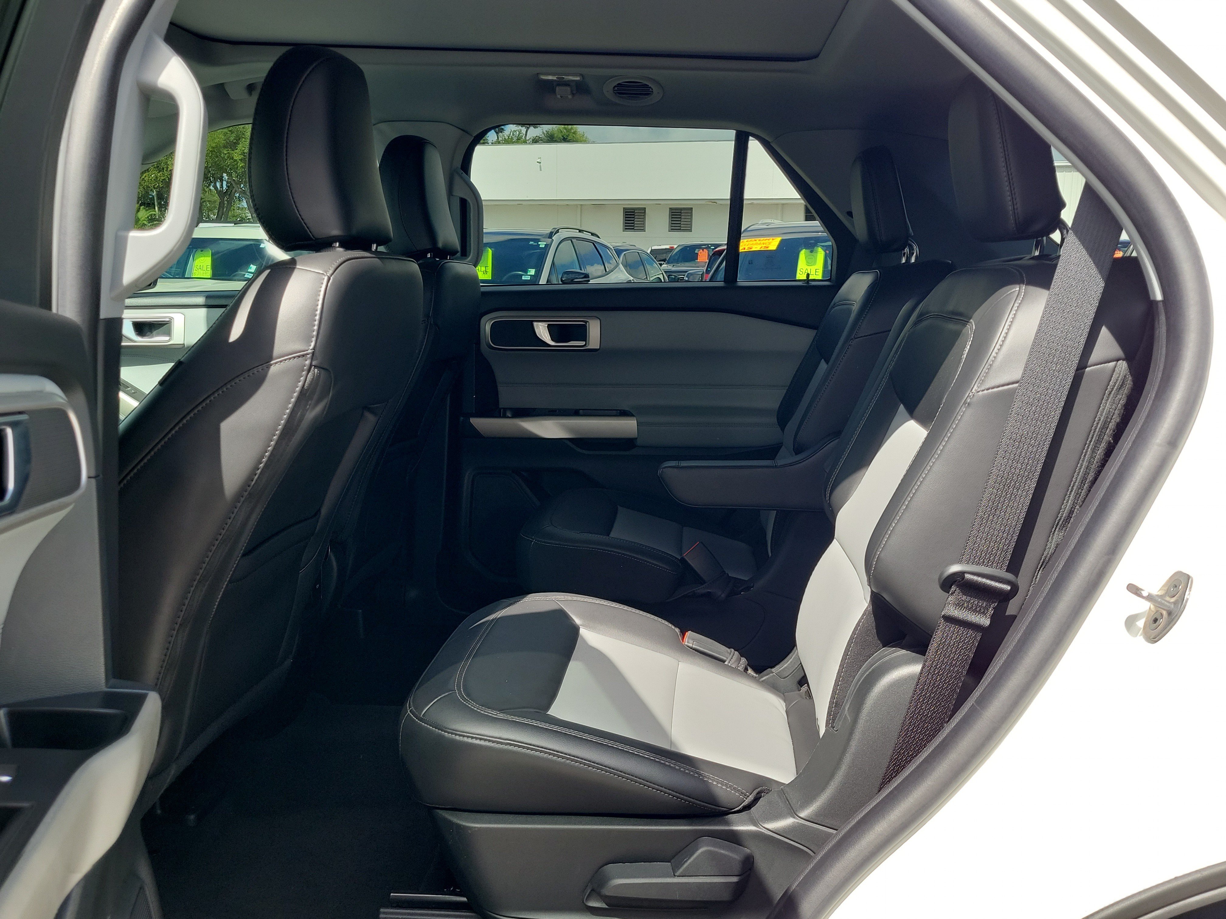 Certified 2022 Ford Explorer XLT w/ Equipment Group 202A RWD image 13