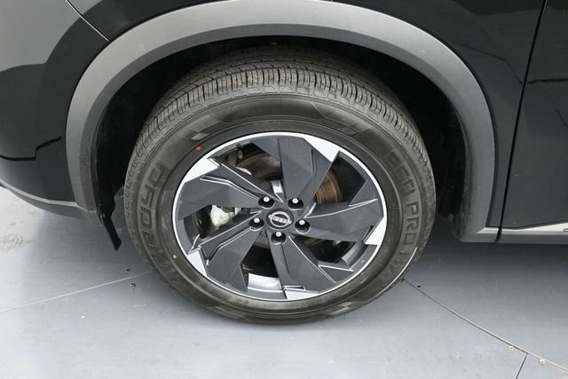 Used 2025 Nissan Rogue SV FWD image 9