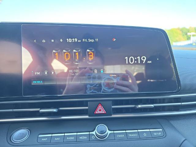 Used 2023 Hyundai Elantra Limited FWD image 32