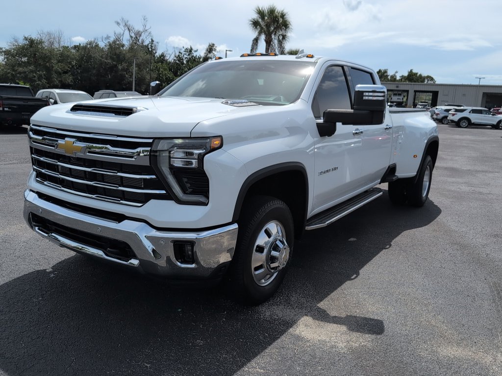 Used 2024 Chevrolet Silverado 3500 LTZ w/ LTZ Plus Package AWD/4WD image 6