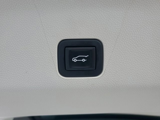 Used 2023 Cadillac Escalade Premium Luxury Platinum image 9