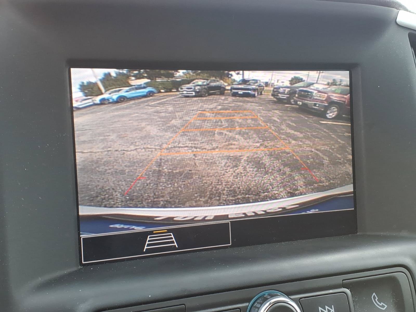 Used 2024 GMC Terrain SLE w/ Driver Convenience Package FWD image 8