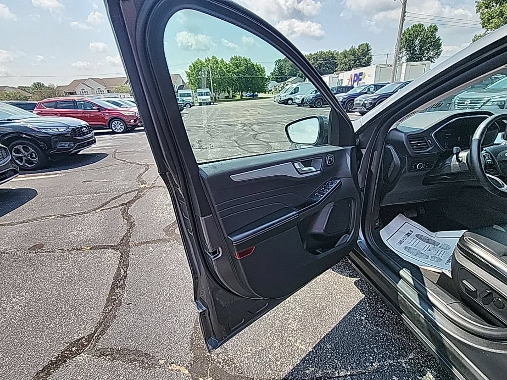 Certified 2025 Ford Escape Platinum AWD/4WD image 22