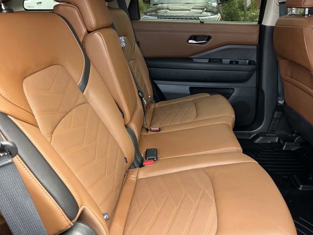 Used 2024 Nissan Pathfinder Platinum w/ Cargo Package FWD image 28