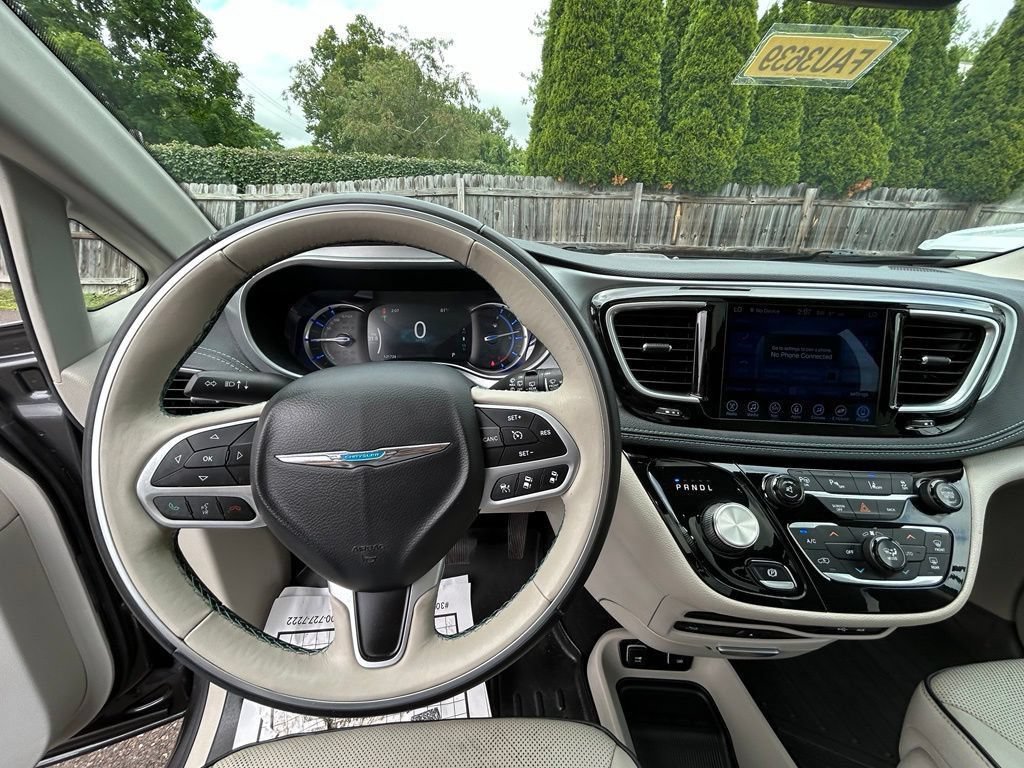 Used 2017 Chrysler Pacifica Platinum FWD image 25