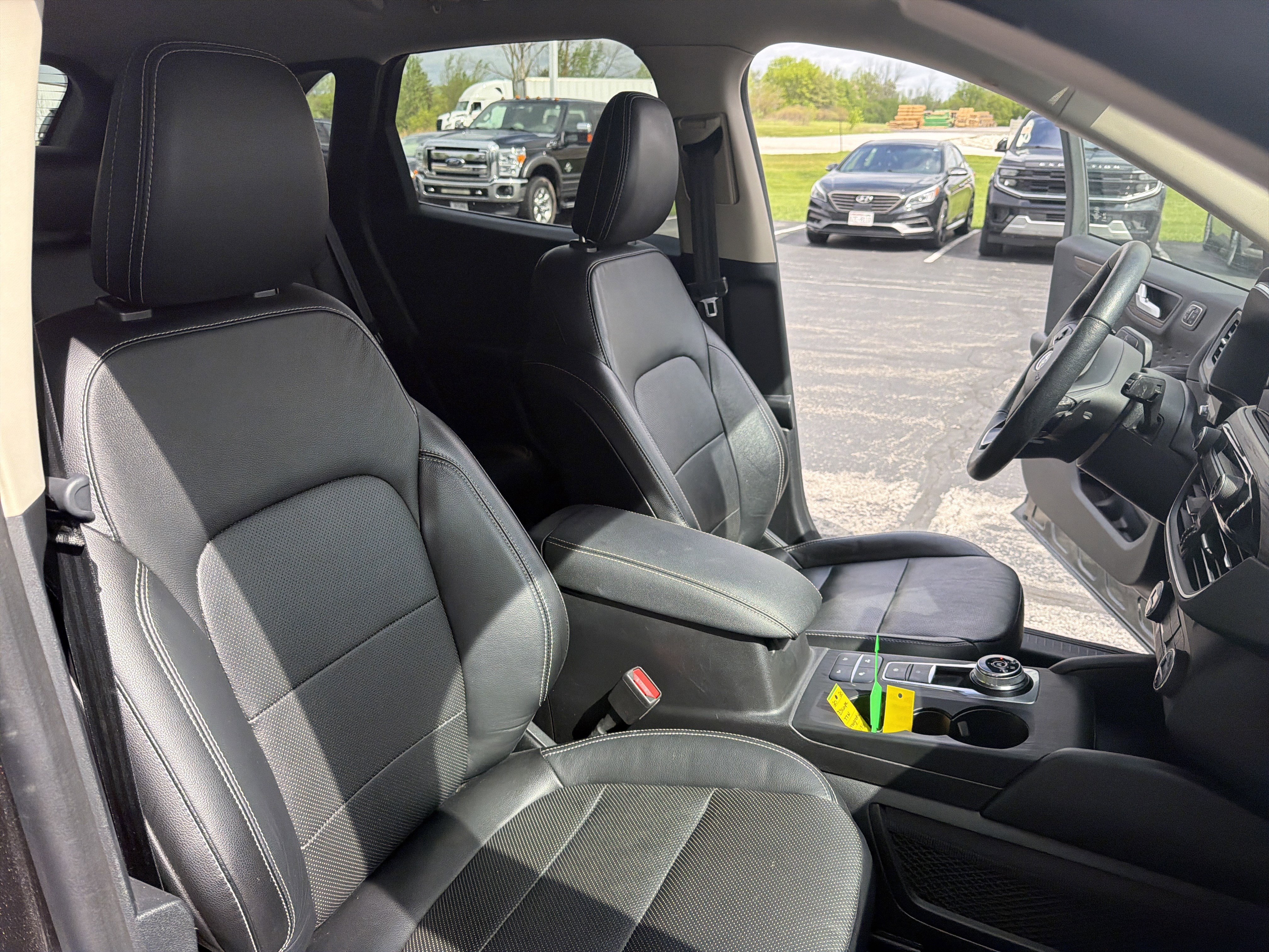 Certified 2020 Ford Escape Titanium AWD/4WD image 30