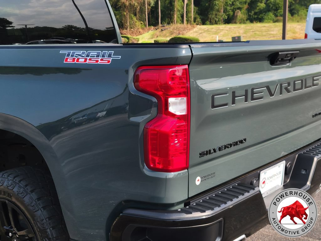 Used 2025 Chevrolet Silverado 1500 Custom Trail Boss w/ LPO, Dark Essentials Package AWD/4WD image 12