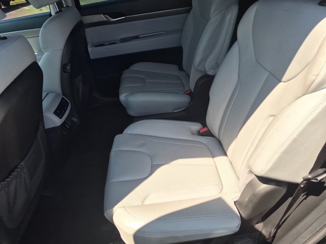 Used 2022 Hyundai Palisade SEL w/ Premium Package FWD image 19