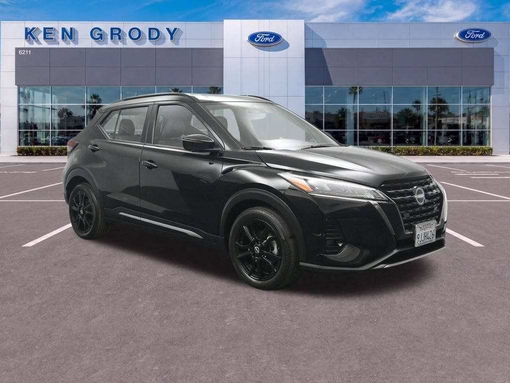 Used 2023 Nissan Kicks SR w/ SR Premium Package FWD image 1