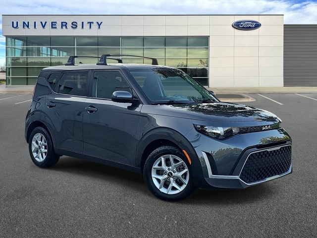 Used 2024 Kia Soul LX w/ Option Group 015 FWD image 1