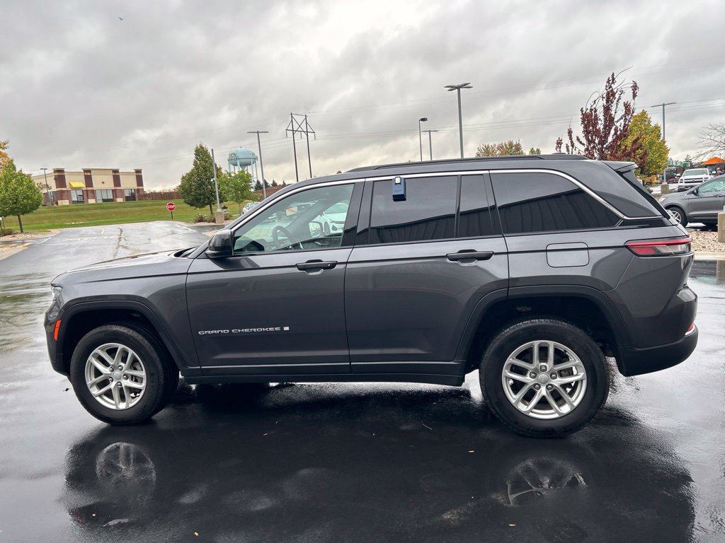 Used 2025 Jeep Grand Cherokee Laredo X w/ Luxury Tech Group I AWD/4WD image 9
