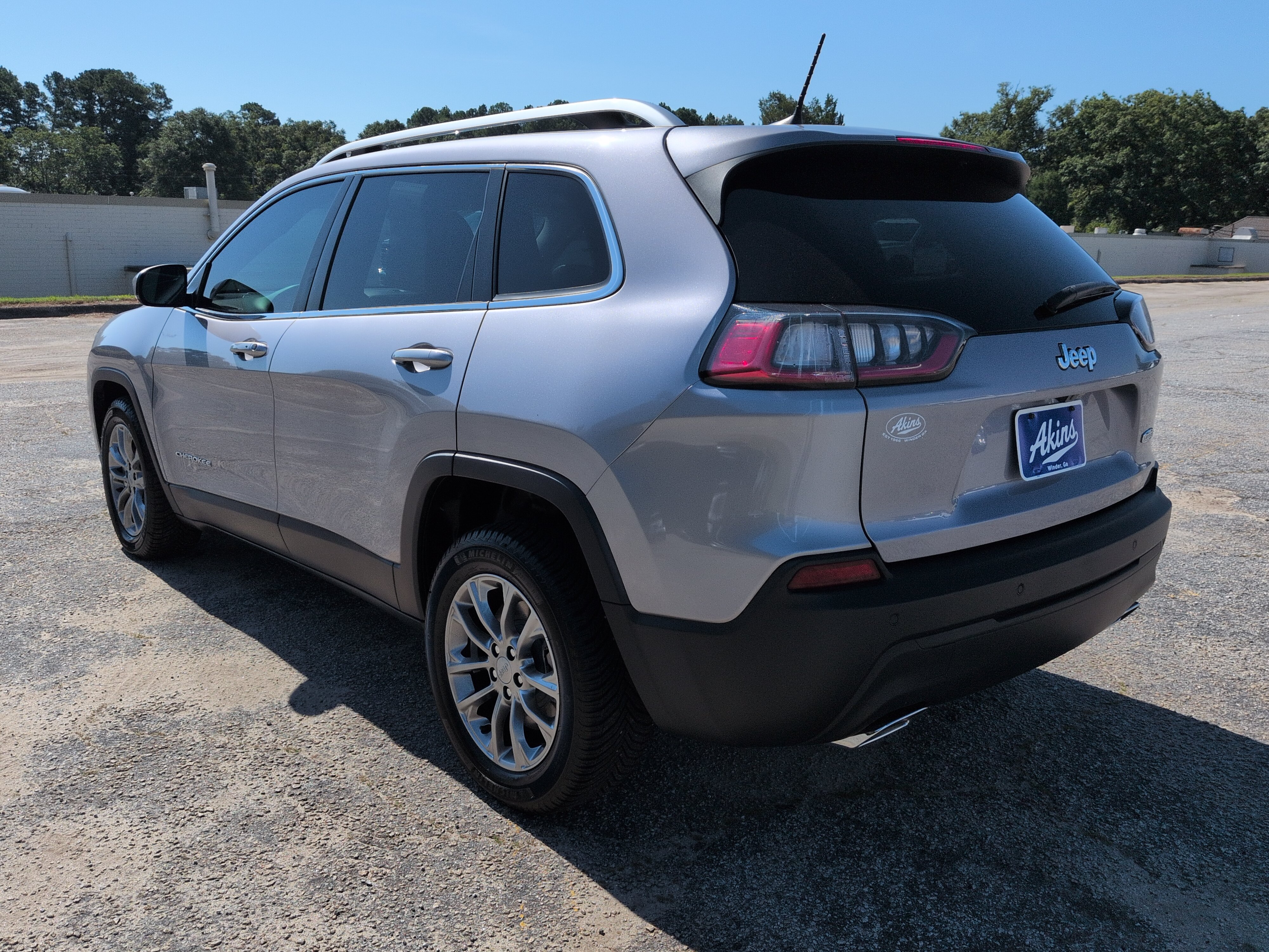 Used 2021 Jeep Cherokee Latitude Lux w/ Sun & Sound Group FWD image 5