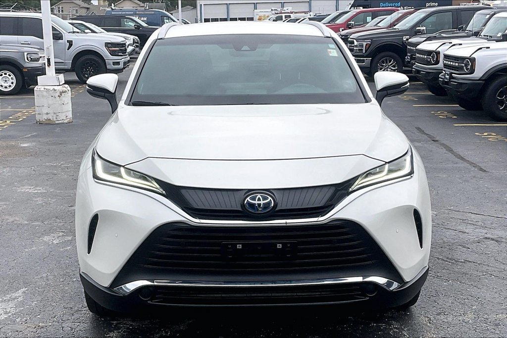 Used 2022 Toyota Venza XLE AWD/4WD image 2