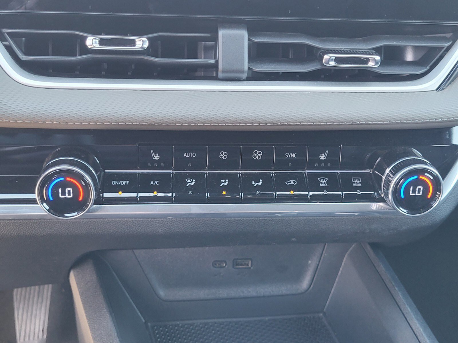 Used 2025 Chevrolet Equinox LT w/ Convenience Package II image 22