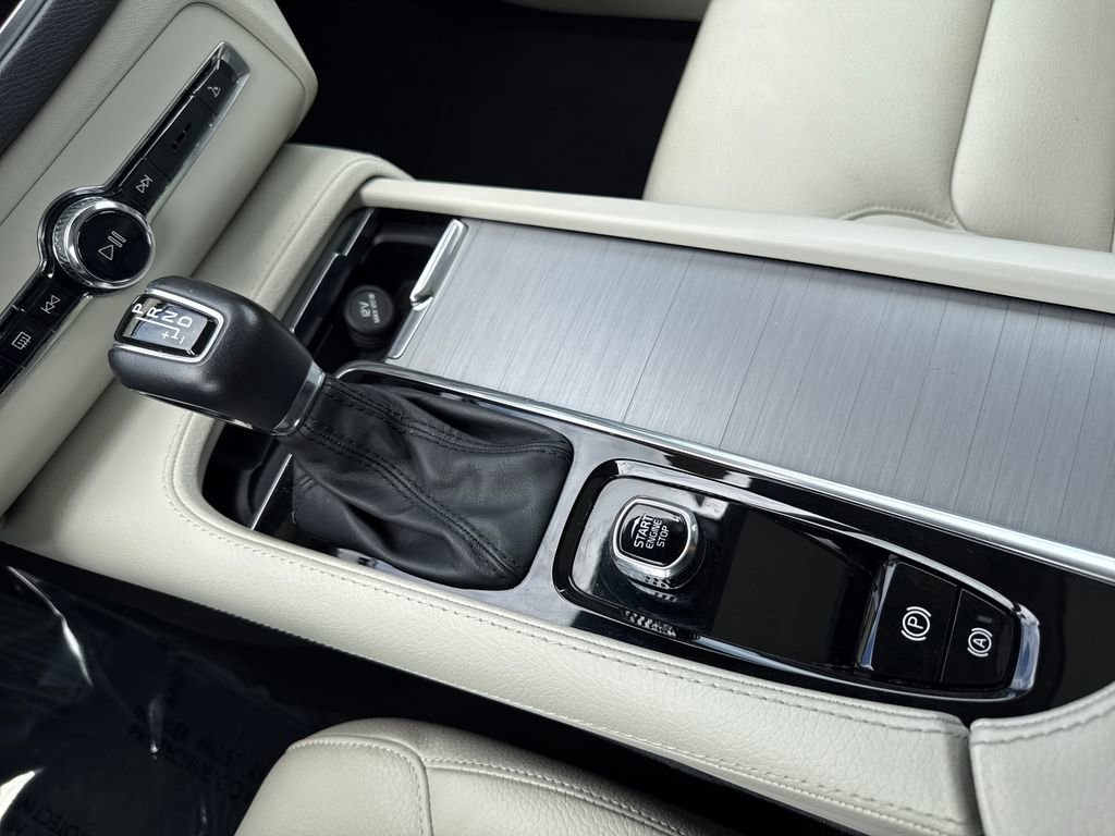 Used 2022 Volvo XC90 T5 Momentum w/ Protection Package Premier image 22