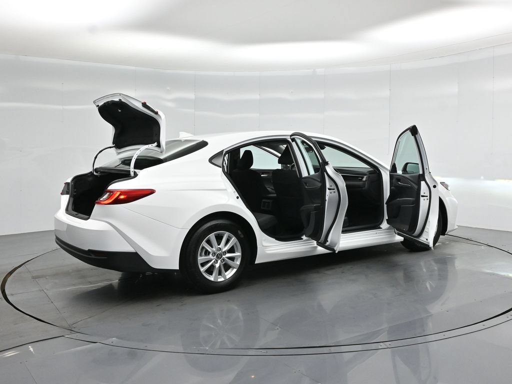 Used 2025 Toyota Camry LE FWD image 5