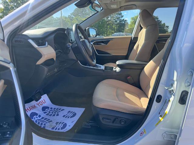 Used 2019 Toyota RAV4 XLE w/ Convenience Package FWD image 11