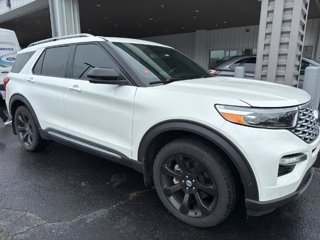 Certified 2020 Ford Explorer Platinum w/ Premium Technology Package AWD/4WD image 3