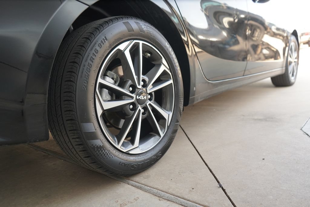 Used 2024 Kia Forte LXS w/ LXS Technology Package FWD image 8