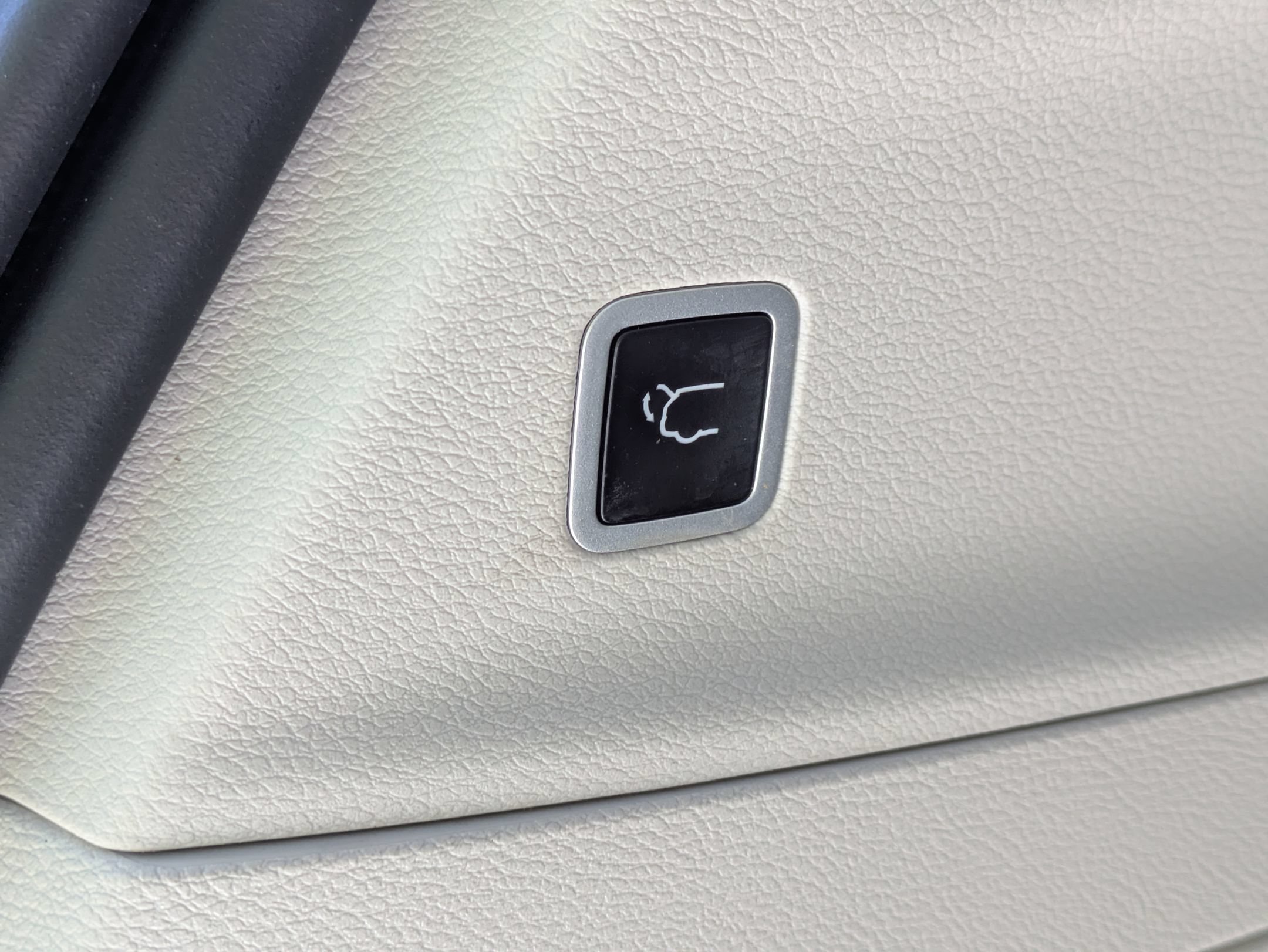 Used 2024 Chrysler Voyager LX FWD image 19