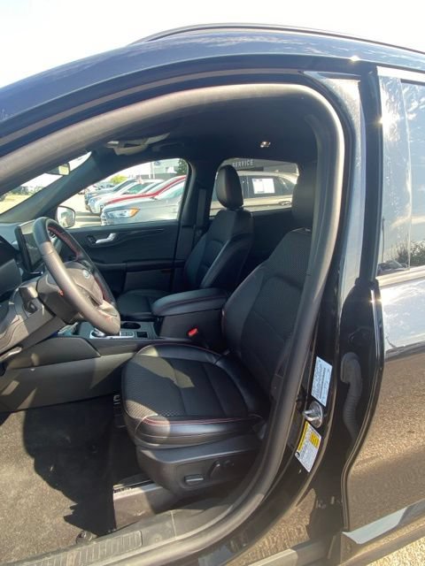 Certified 2024 Ford Escape ST-Line w/ Tech Pack #1 AWD/4WD image 9