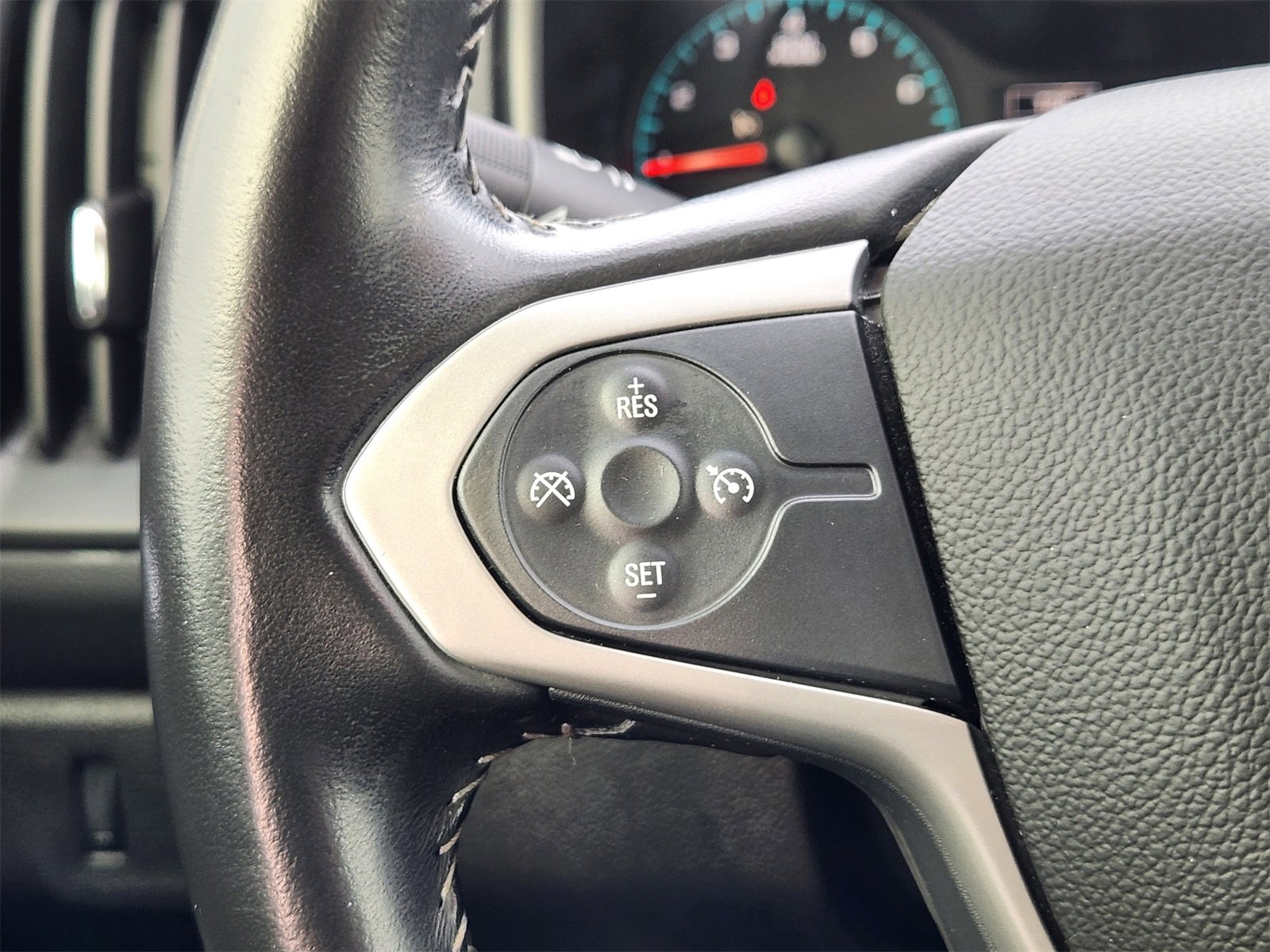 Used 2022 Chevrolet Colorado LT w/ LT Convenience Package image 26