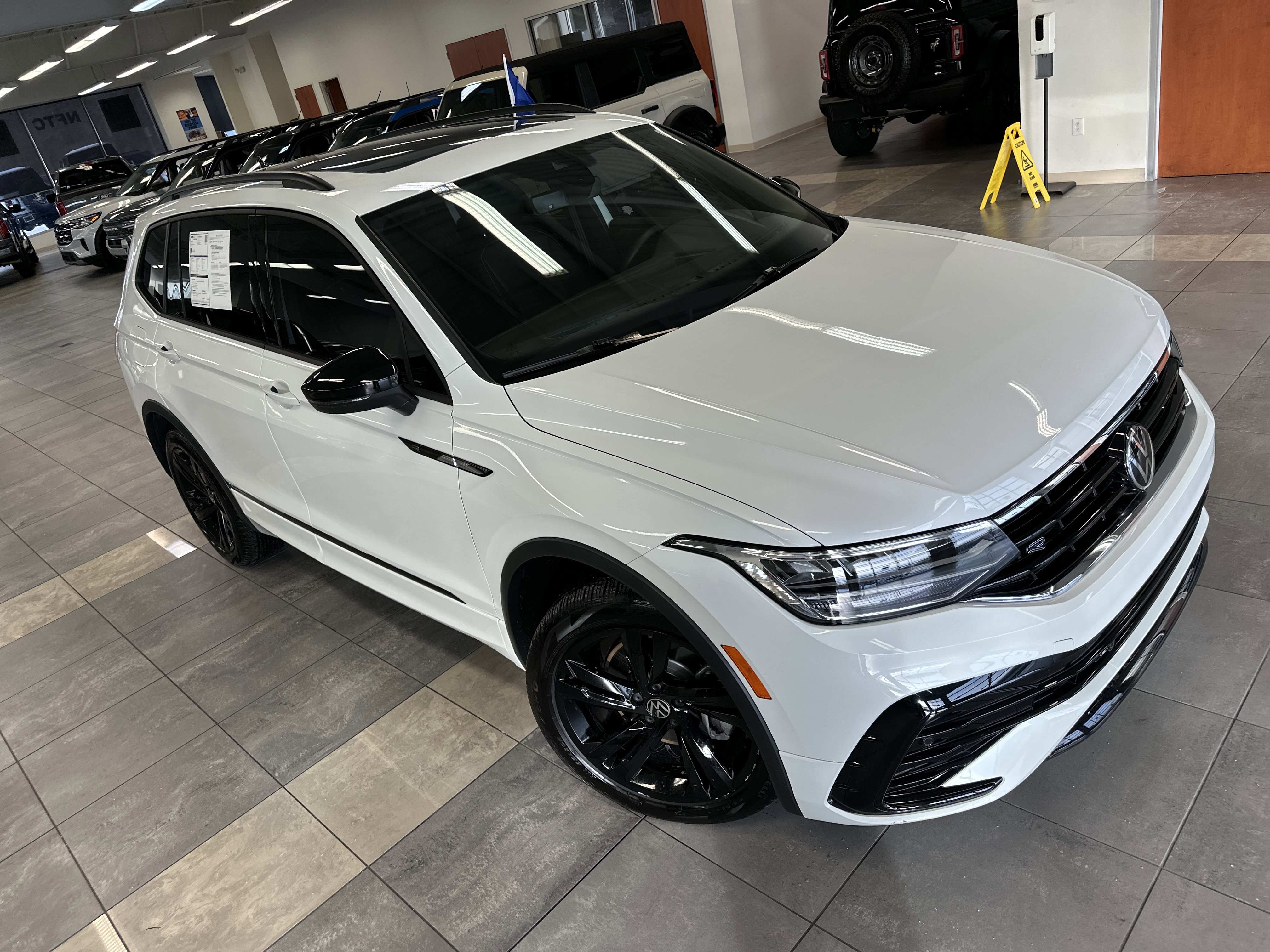 Used 2024 Volkswagen Tiguan SE R-Line image 11