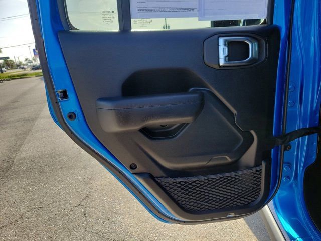 Used 2023 Jeep Gladiator Willys image 16