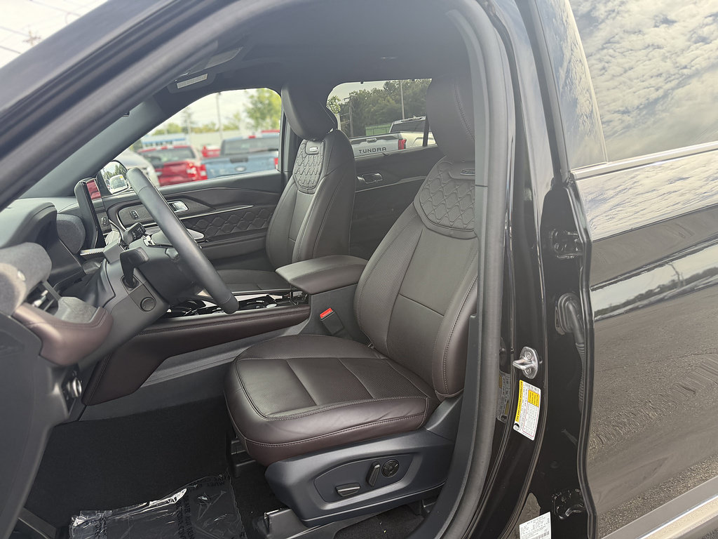 Certified 2025 Ford Explorer Platinum w/ Ultimate Package AWD/4WD image 14