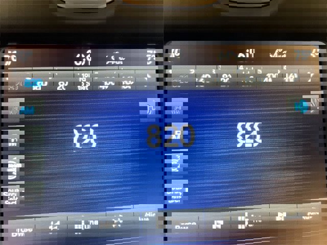 Used 2022 Chrysler 300 Touring L image 12