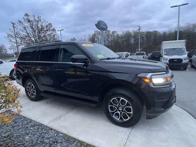 Certified 2024 Ford Expedition XLT image 9