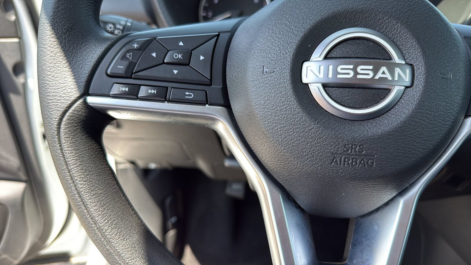 Used 2025 Nissan Sentra SV FWD image 16
