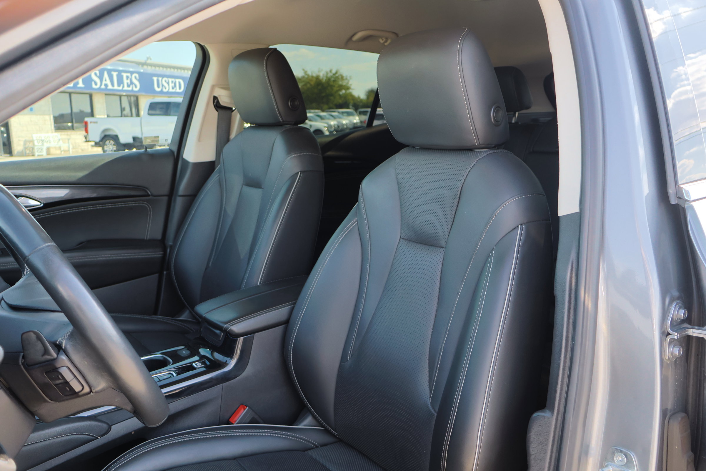 Used 2022 Buick Envision Essence w/ Safety Package image 25