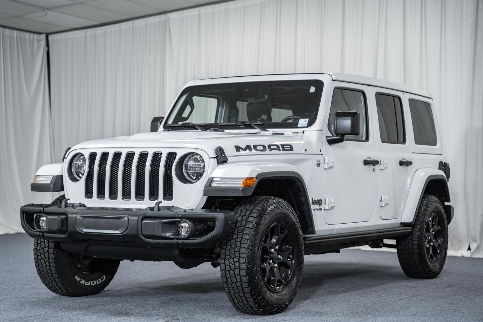 Used 2019 Jeep Wrangler Unlimited Sahara w/ Quick Order Package 24M Moab image 3
