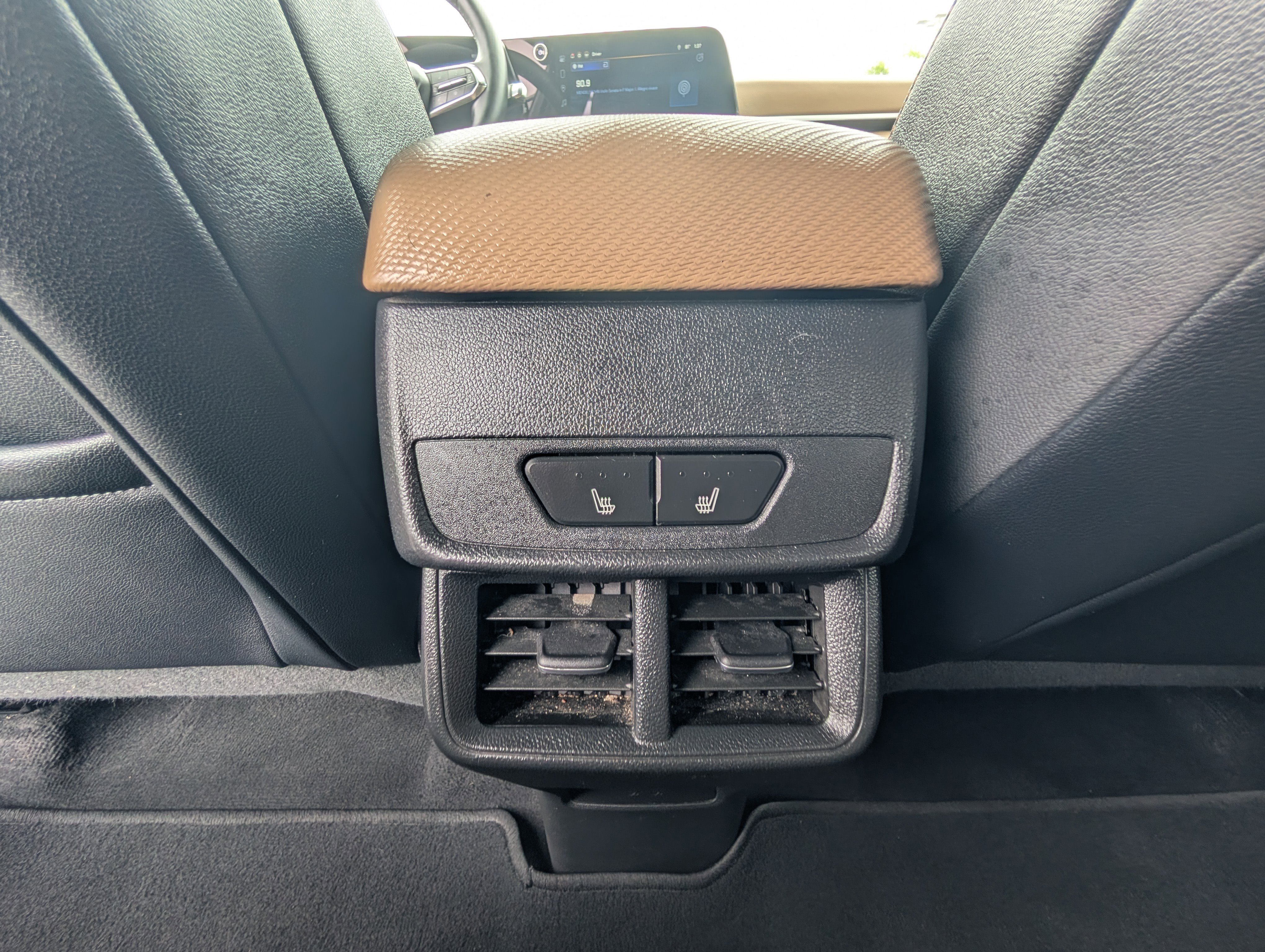 Used 2025 Chevrolet Equinox ACTIV w/ Safety and Technology Package AWD/4WD image 16