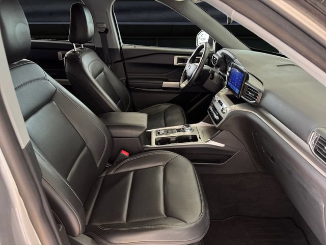 Certified 2022 Ford Explorer XLT w/ Equipment Group 202A AWD/4WD image 15