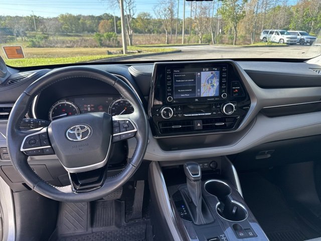 Used 2022 Toyota Highlander Limited image 11
