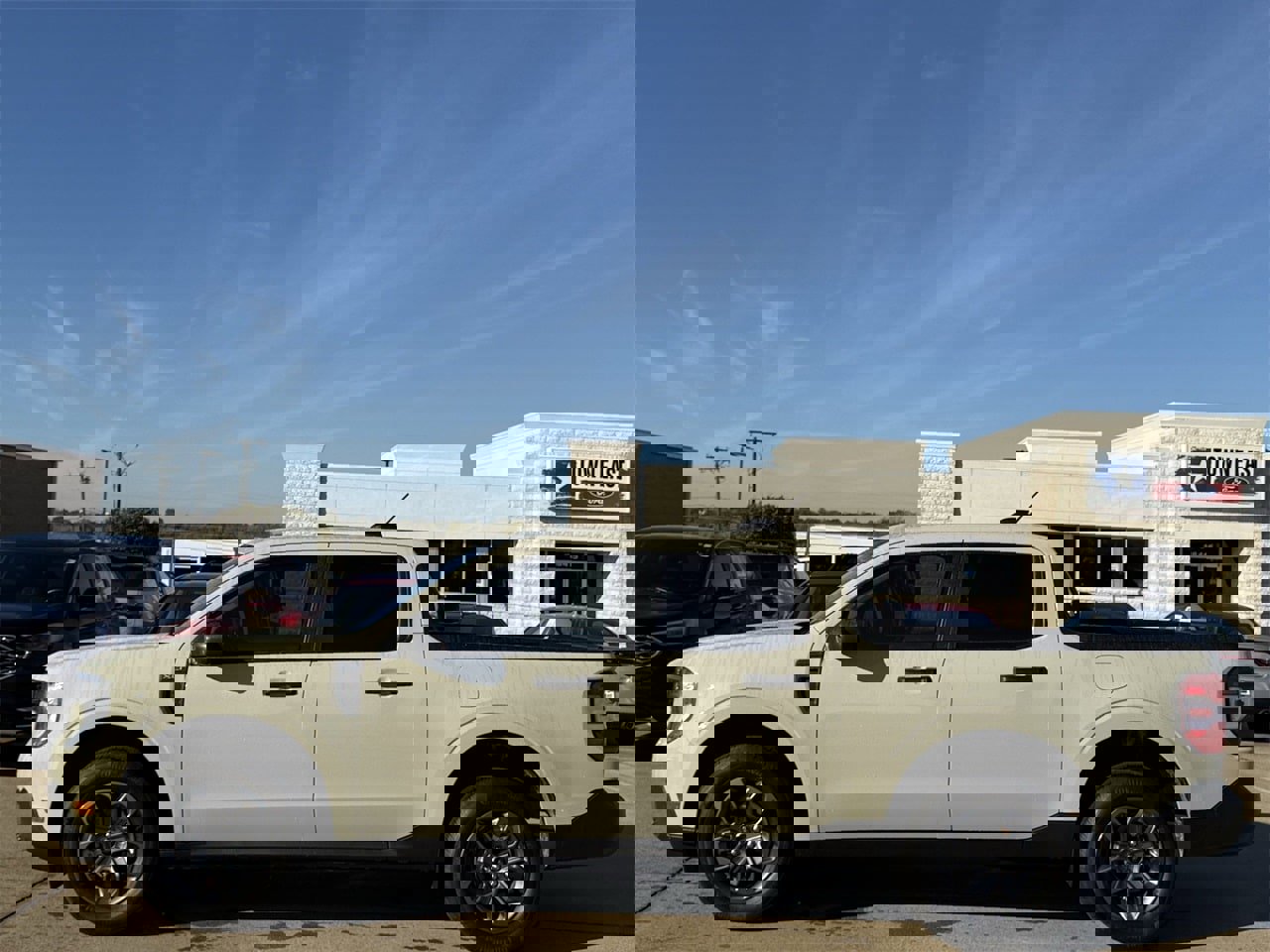 Certified 2025 Ford Maverick XLT image 3