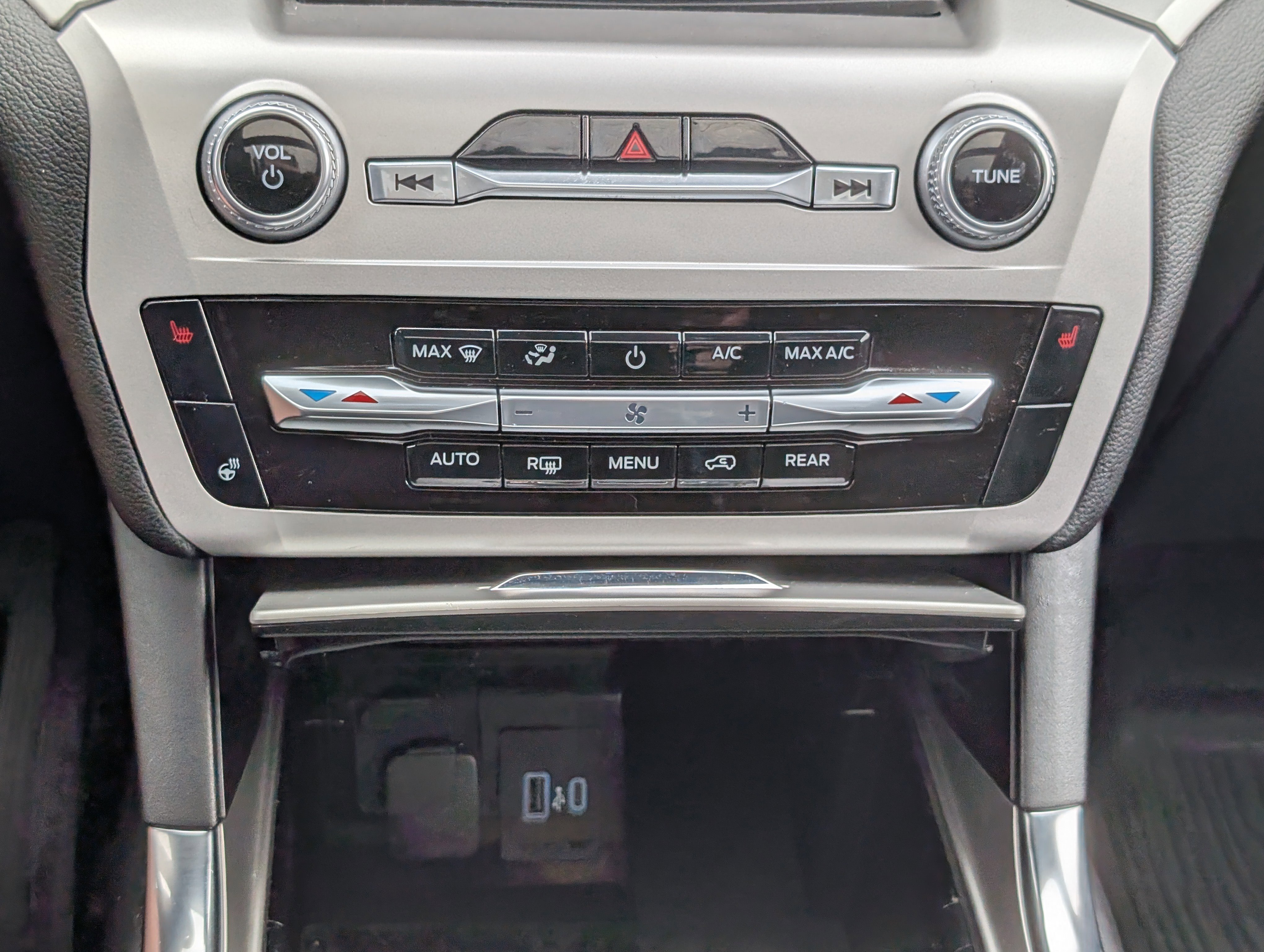 Certified 2022 Ford Explorer XLT w/ Equipment Group 202A image 32