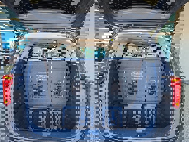 Used 2025 Kia Carnival SX Prestige image 8