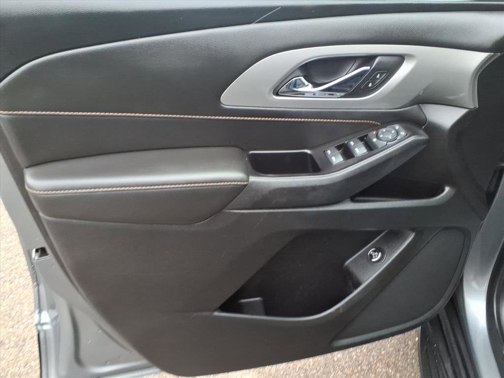 Used 2020 Chevrolet Traverse LT w/ LPO, Blackout Package image 15