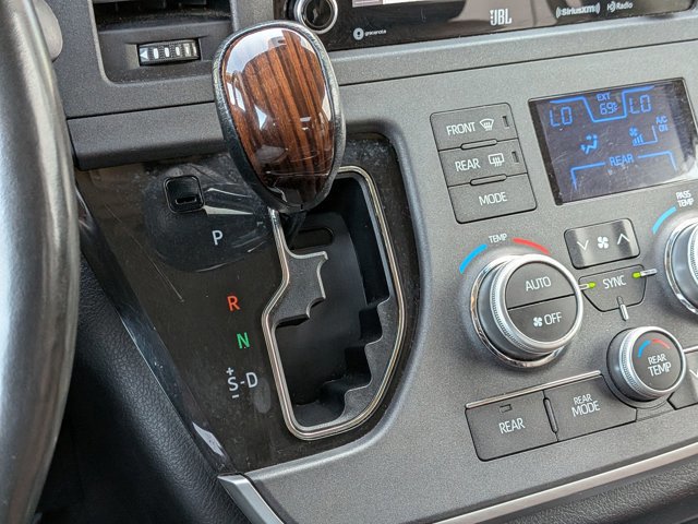 Used 2020 Toyota Sienna Limited Premium image 28