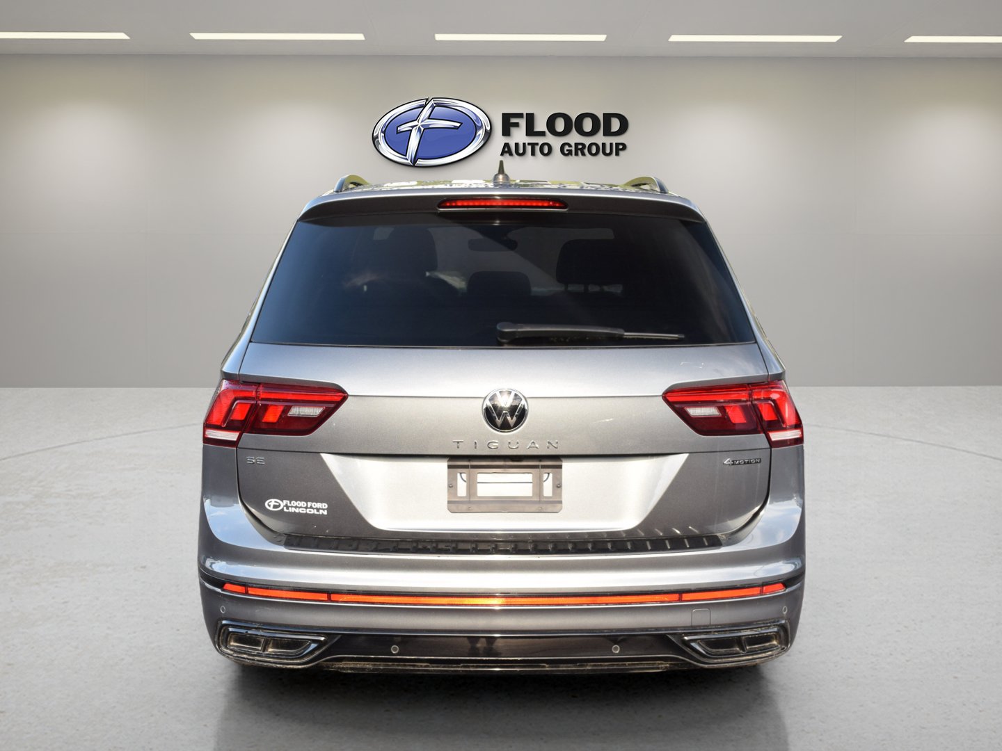Used 2024 Volkswagen Tiguan SE R-Line AWD/4WD image 5