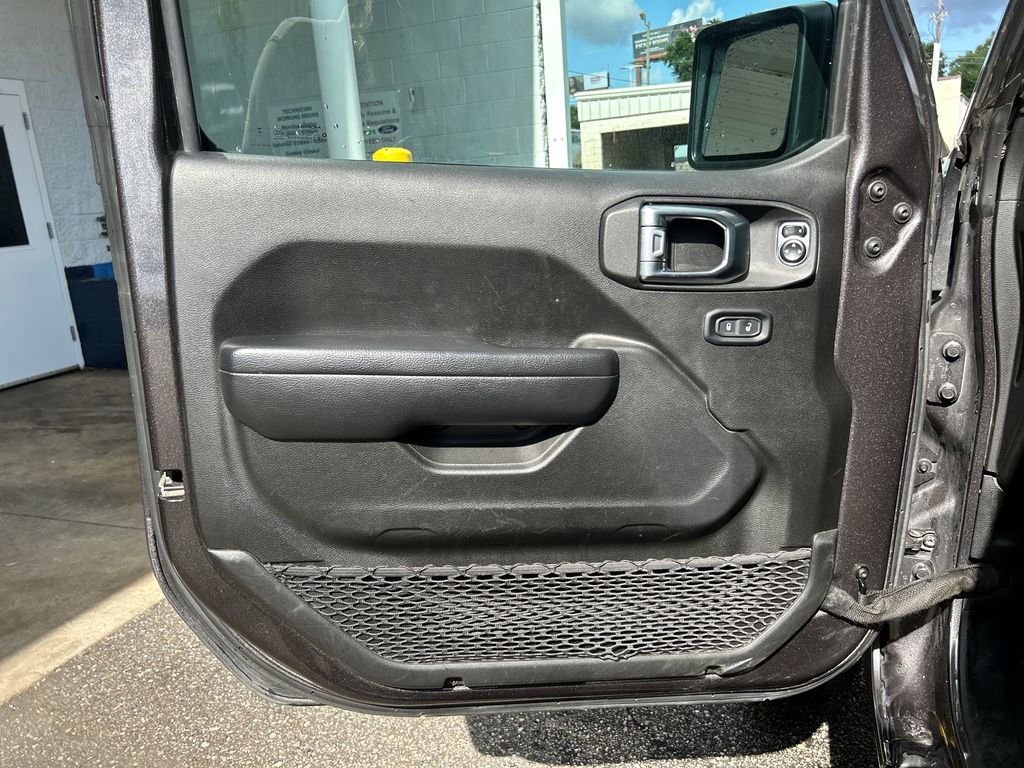 Used 2024 Jeep Wrangler Unlimited AWD/4WD image 9