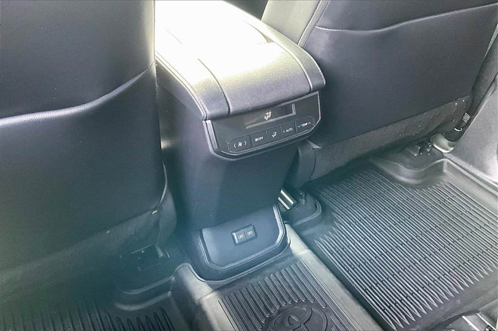 Used 2022 Toyota Highlander XSE image 34