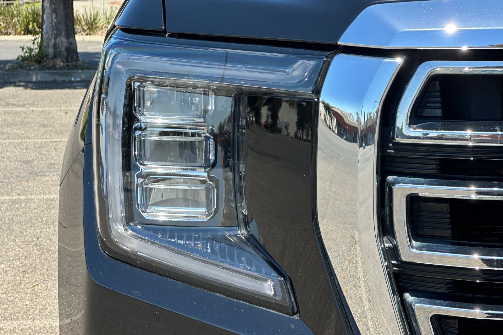 Used 2022 GMC Yukon SLT w/ SLT Premium Package AWD/4WD image 47