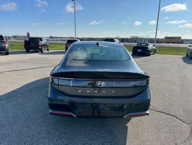 Used 2025 Hyundai Sonata SEL FWD image 8