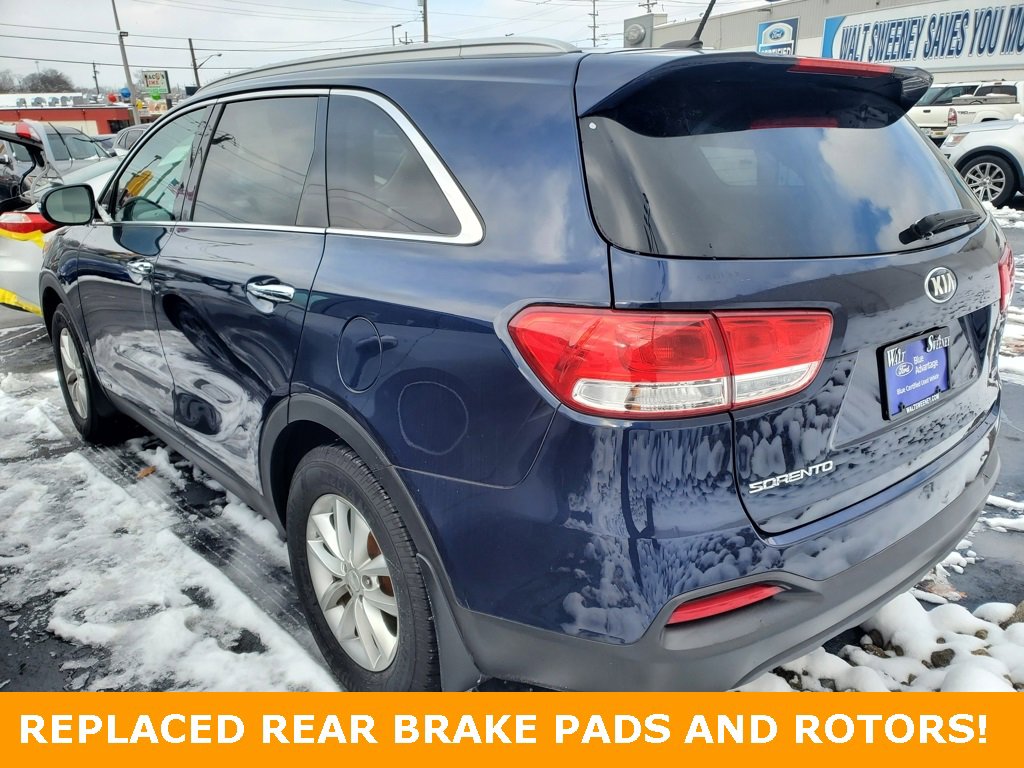 Used 2017 Kia Sorento LX image 3