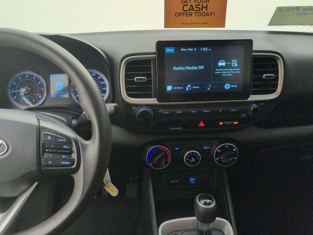 Used 2021 Hyundai Venue SE image 18